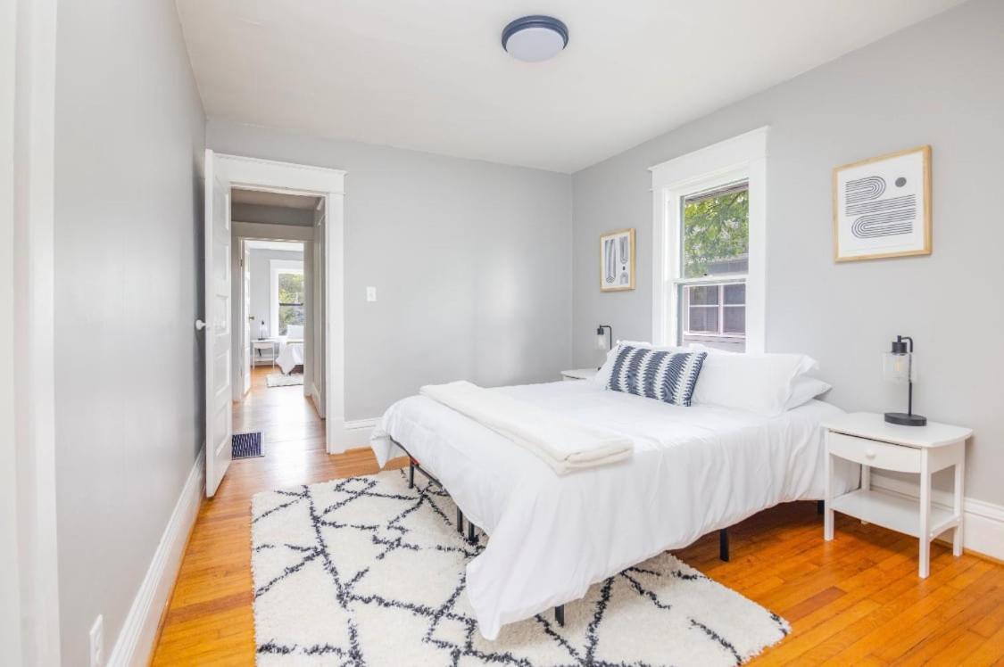 Spacious 2 Bedroom Home Near Ingersoll & Downtown Des Moines Exterior photo