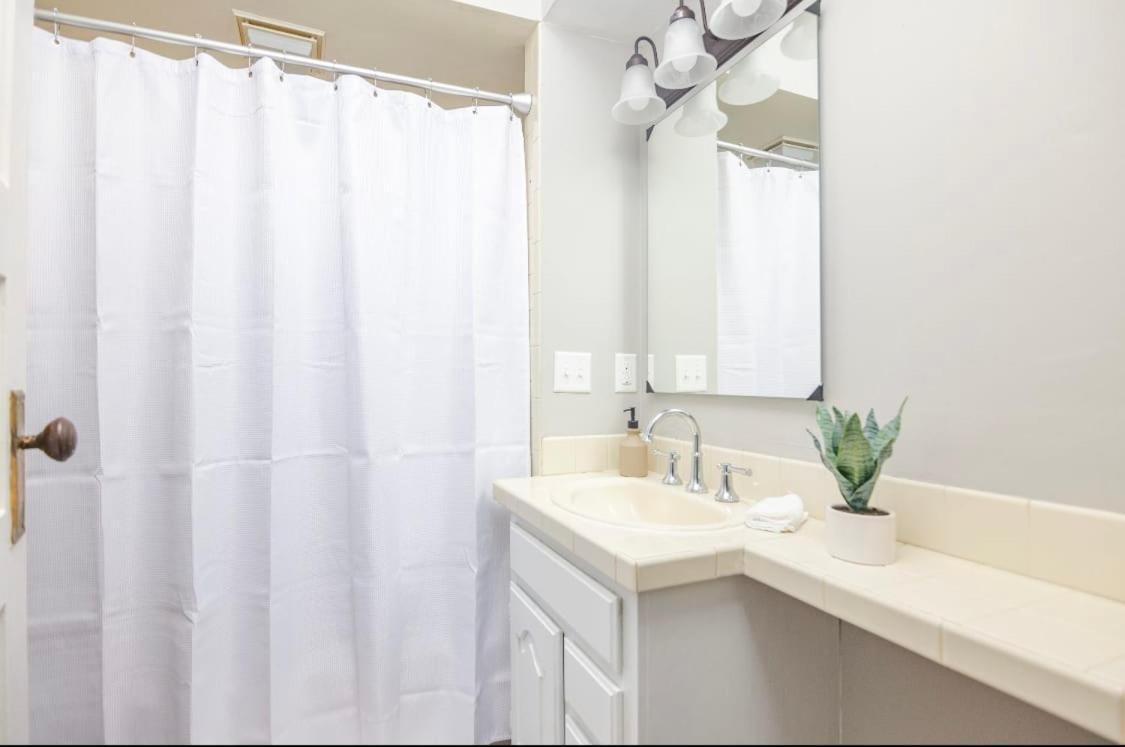 Spacious 2 Bedroom Home Near Ingersoll & Downtown Des Moines Exterior photo